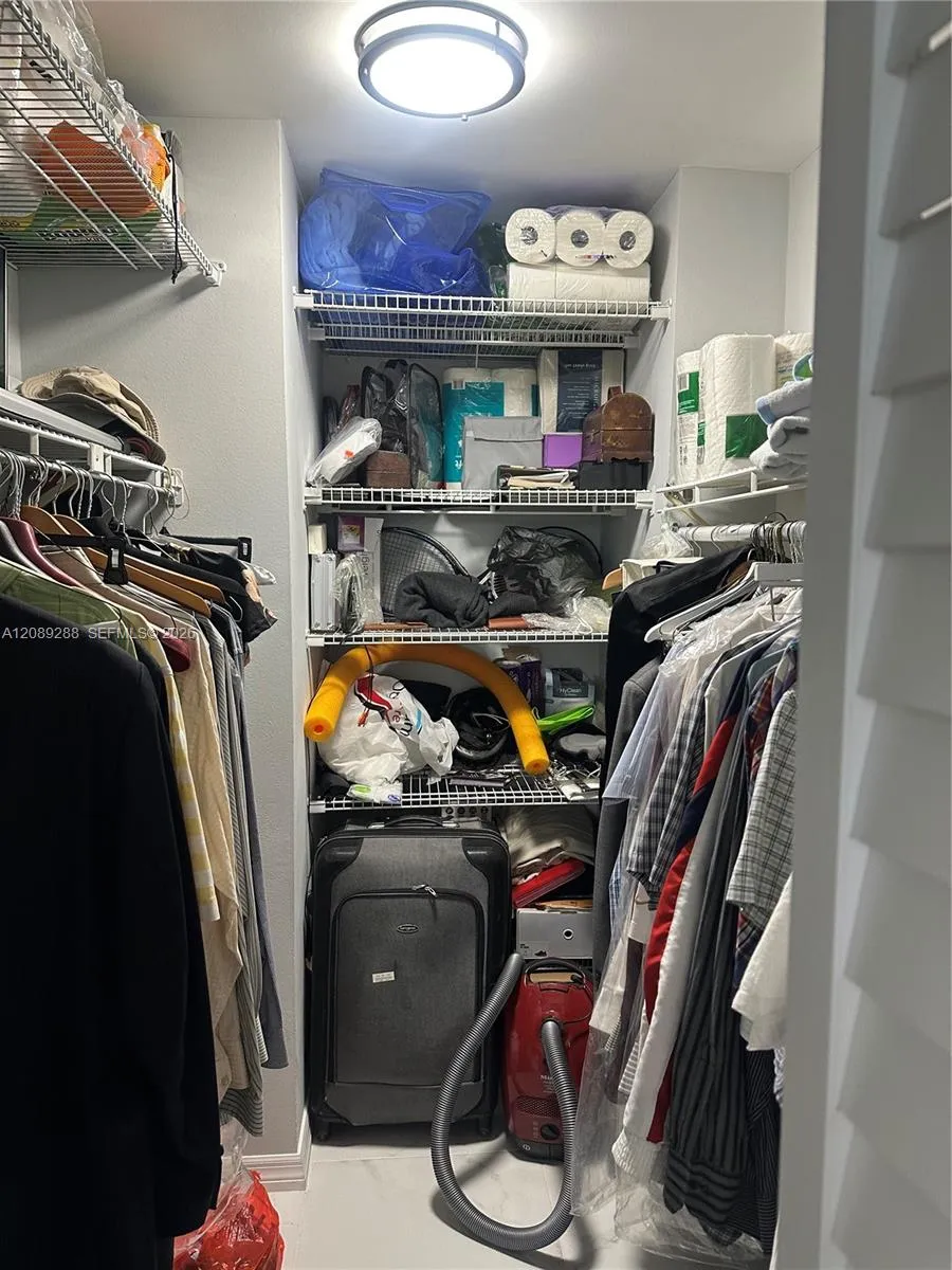 600 Parkview Dr #627 Hallandale Beach, FL 33009