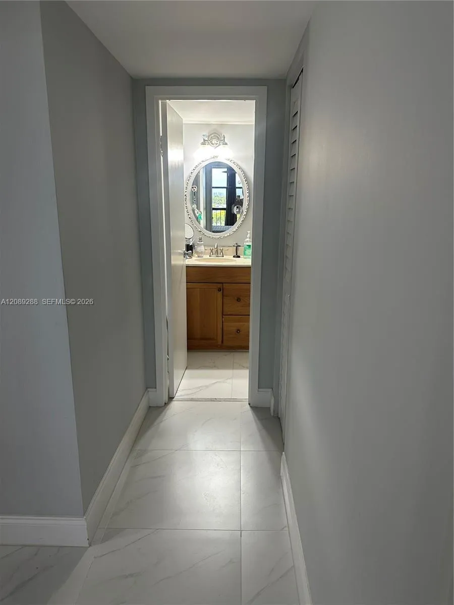 600 Parkview Dr #627 Hallandale Beach, FL 33009