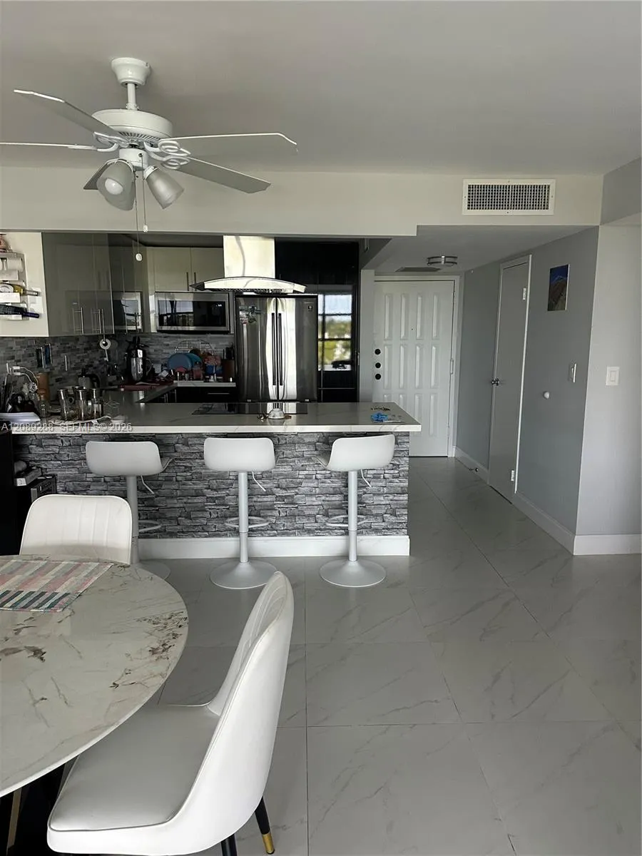 600 Parkview Dr #627 Hallandale Beach, FL 33009