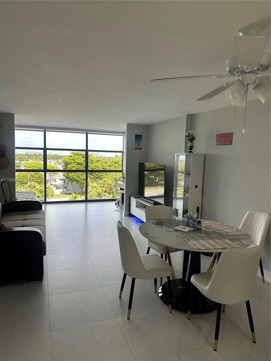 600 Parkview Dr #627 Hallandale Beach, FL 33009