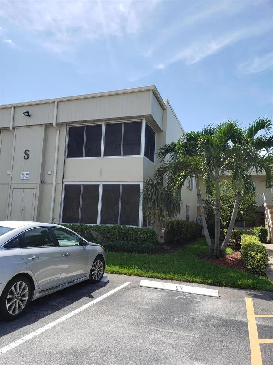 904 FLANDERS DRIVE S Delray Beach, FL 33484