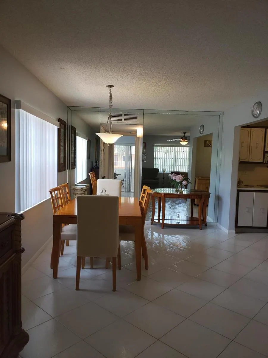 904 FLANDERS DRIVE S Delray Beach, FL 33484