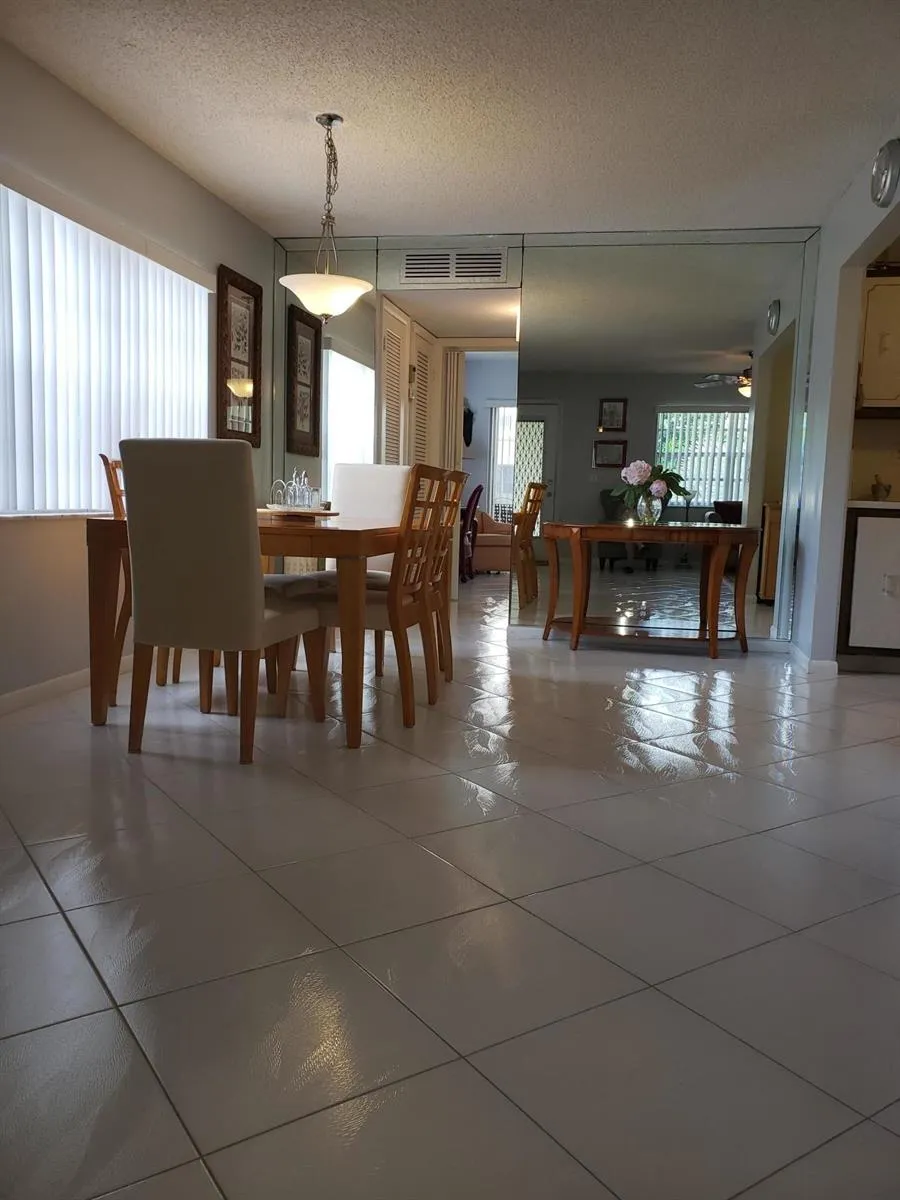 904 FLANDERS DRIVE S Delray Beach, FL 33484