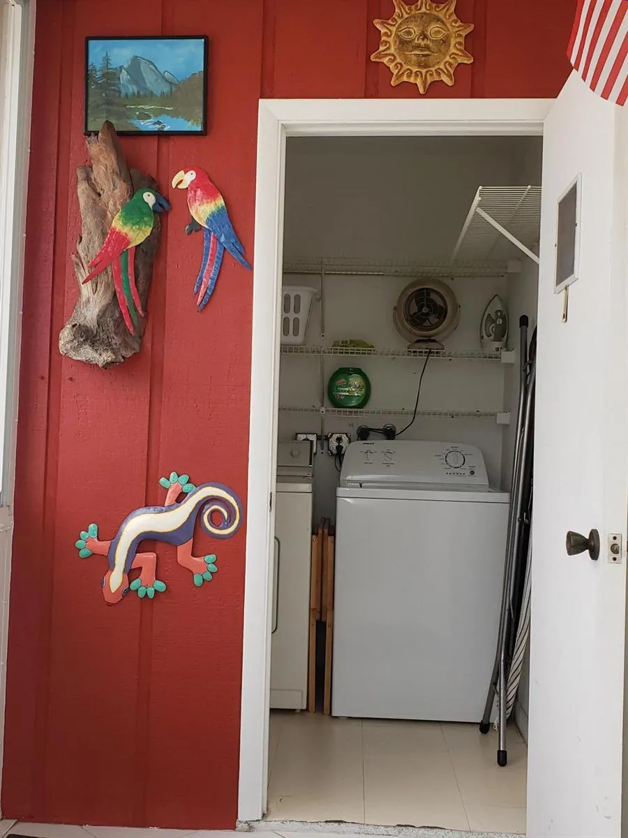 904 FLANDERS DRIVE S Delray Beach, FL 33484