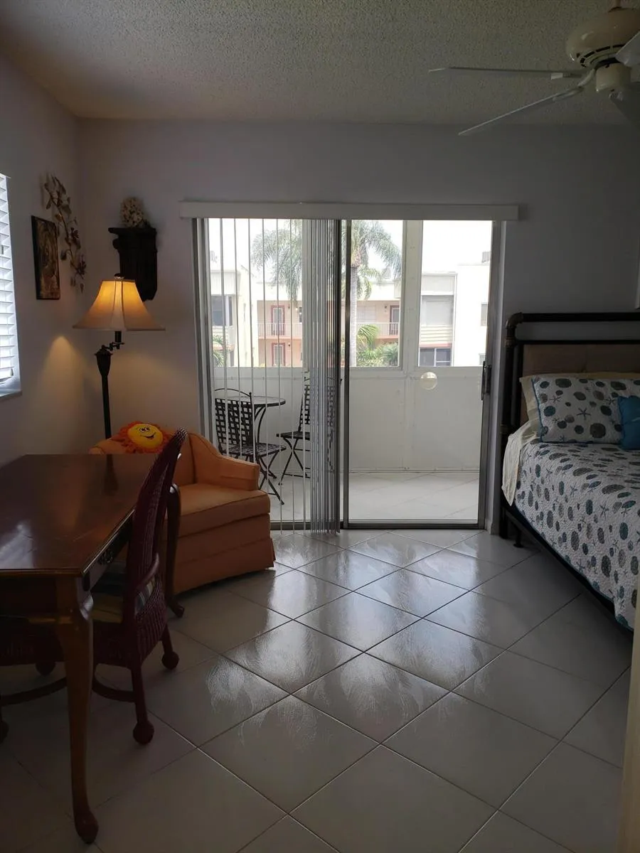 904 FLANDERS DRIVE S Delray Beach, FL 33484