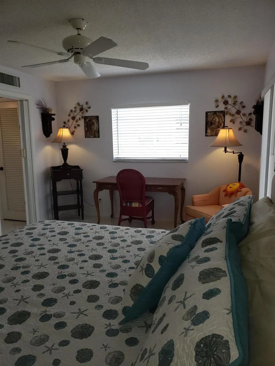 904 FLANDERS DRIVE S Delray Beach, FL 33484