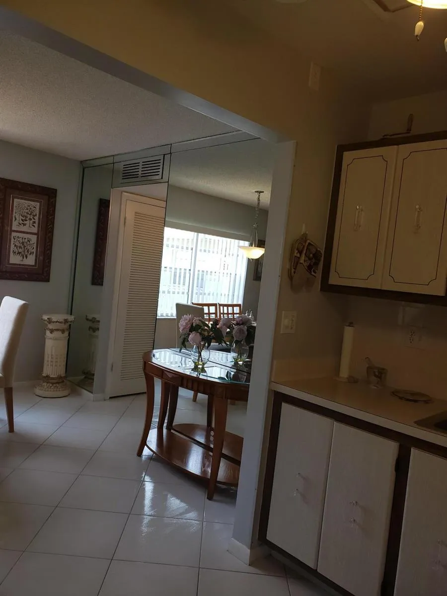 904 FLANDERS DRIVE S Delray Beach, FL 33484