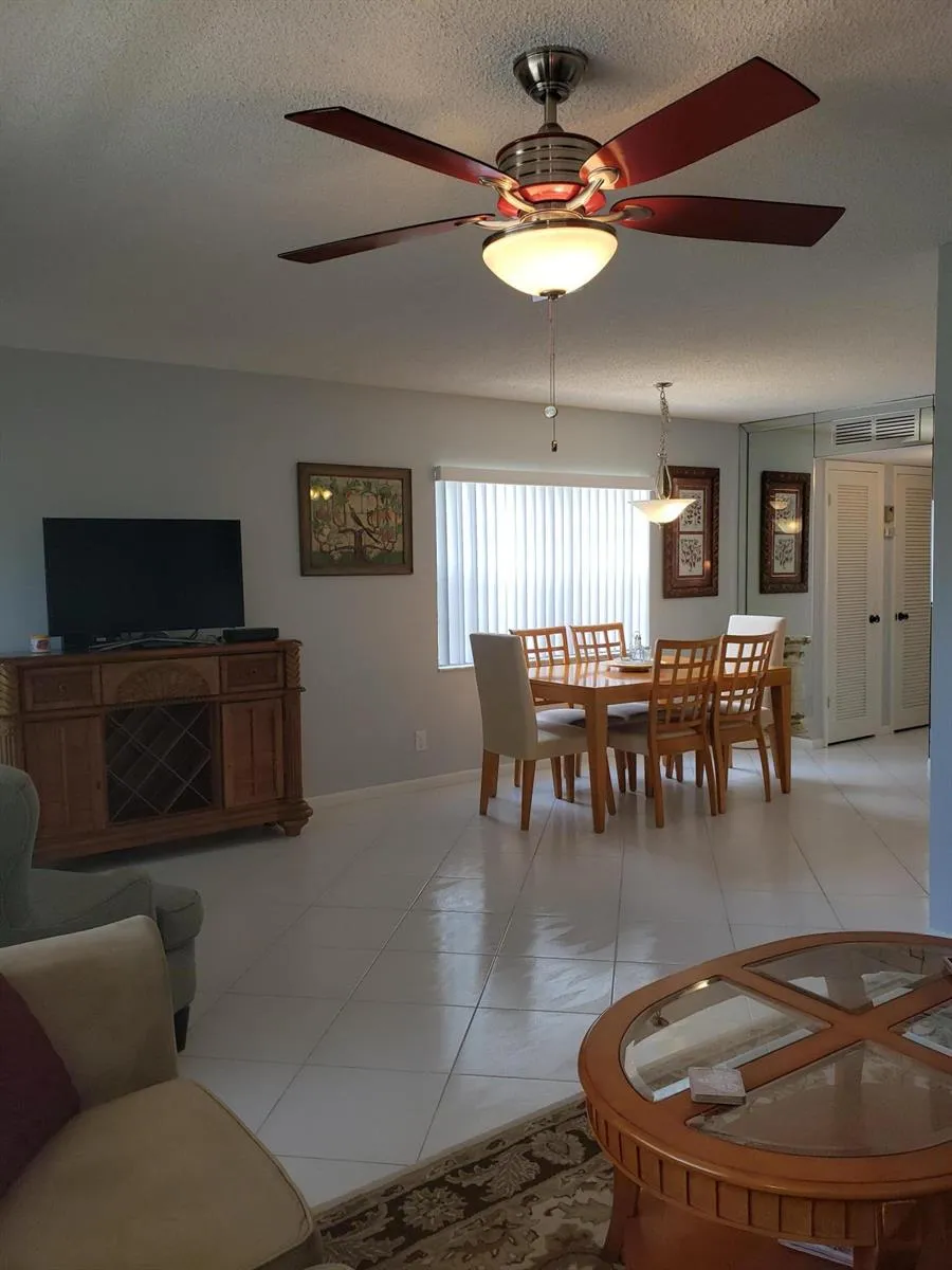 904 FLANDERS DRIVE S Delray Beach, FL 33484