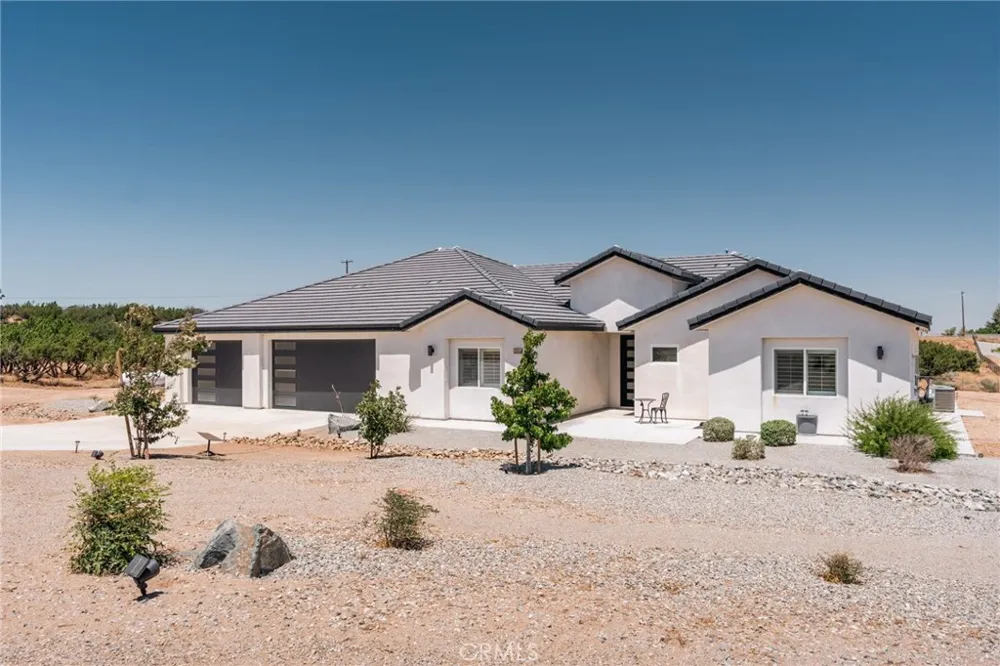 12026 Belmont Road Oak Hills, CA 92344