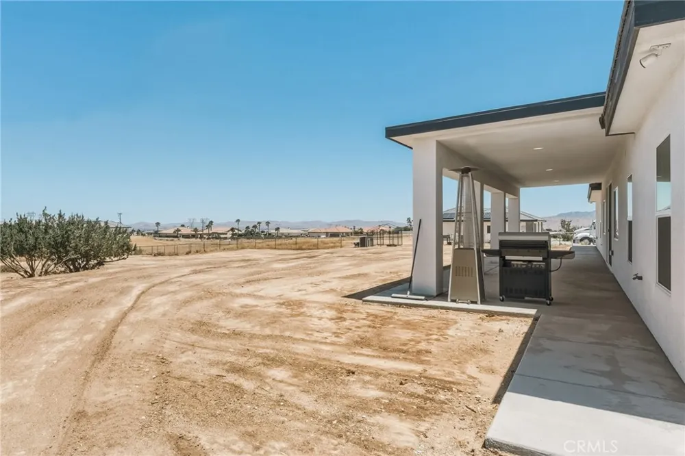 12026 Belmont Road Oak Hills, CA 92344