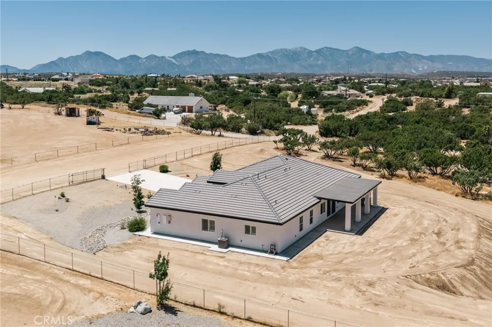 12026 Belmont Road Oak Hills, CA 92344