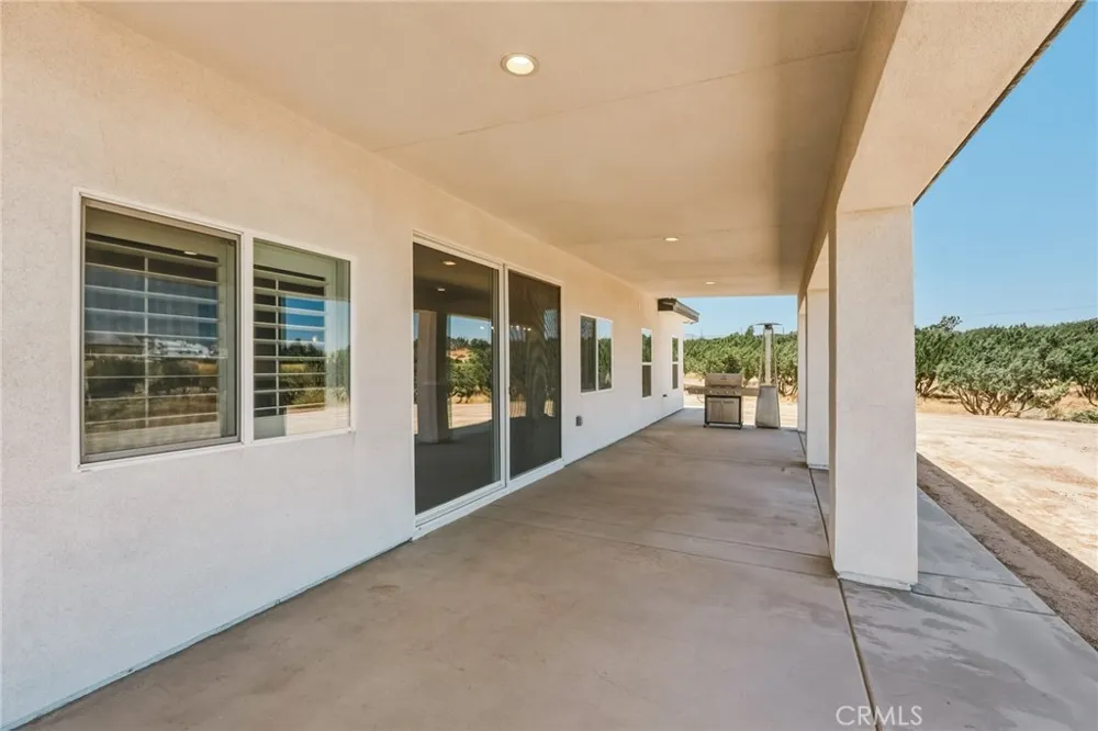 12026 Belmont Road Oak Hills, CA 92344