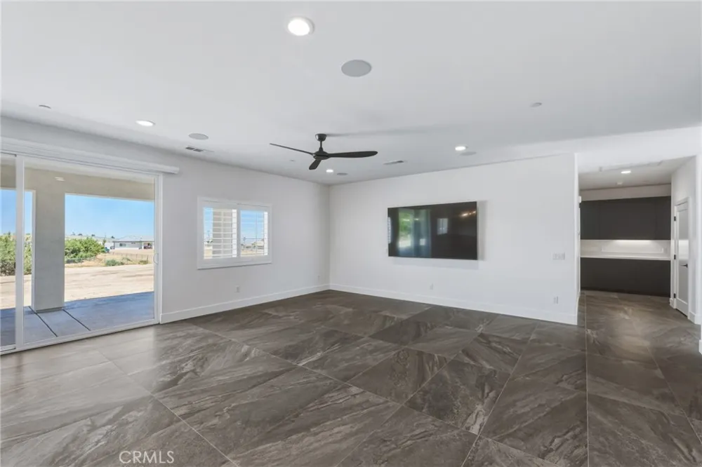 12026 Belmont Road Oak Hills, CA 92344