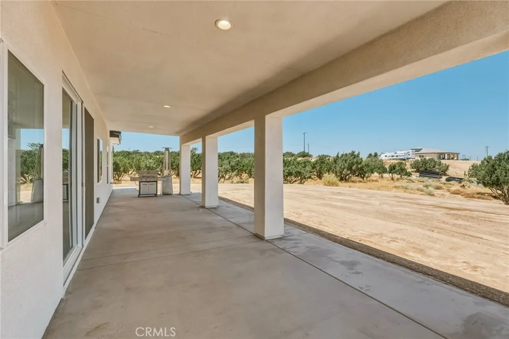 12026 Belmont Road Oak Hills, CA 92344