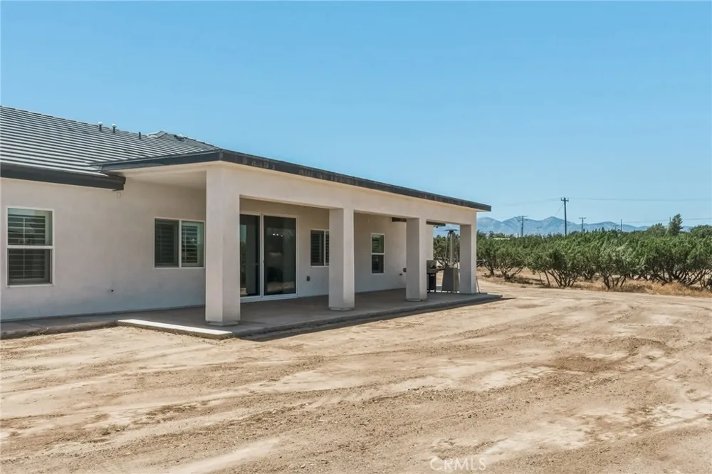 12026 Belmont Road Oak Hills, CA 92344
