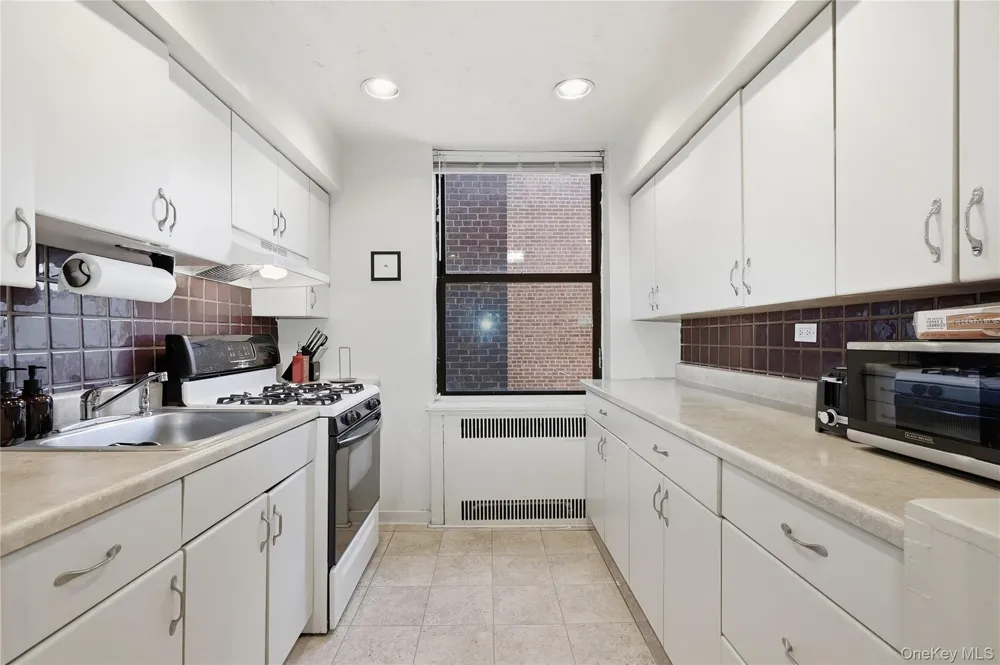 210 Martine Avenue #5L White Plains, NY 10601