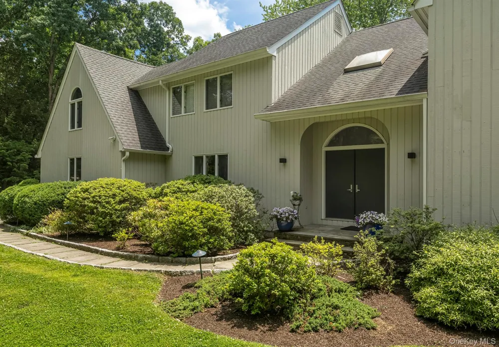 12 Hilltop Road Waccabuc, NY 10597