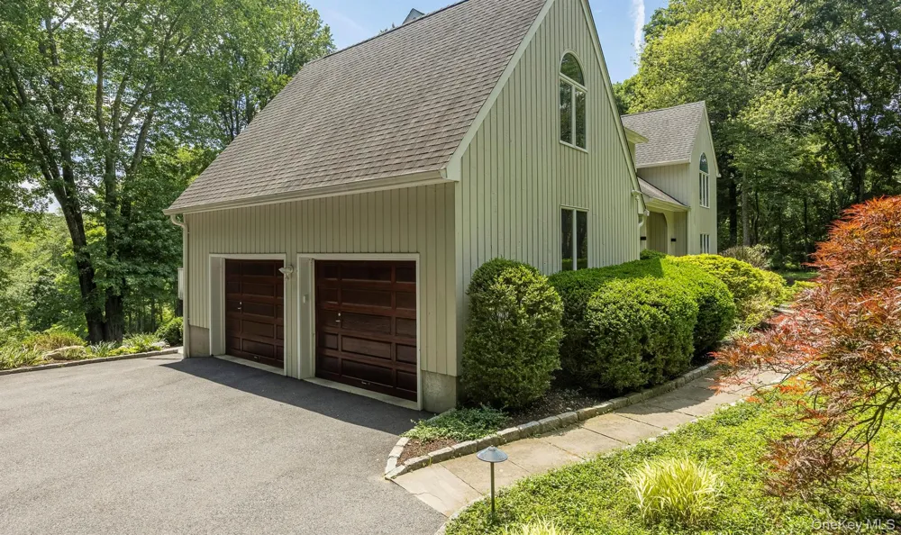 12 Hilltop Road Waccabuc, NY 10597