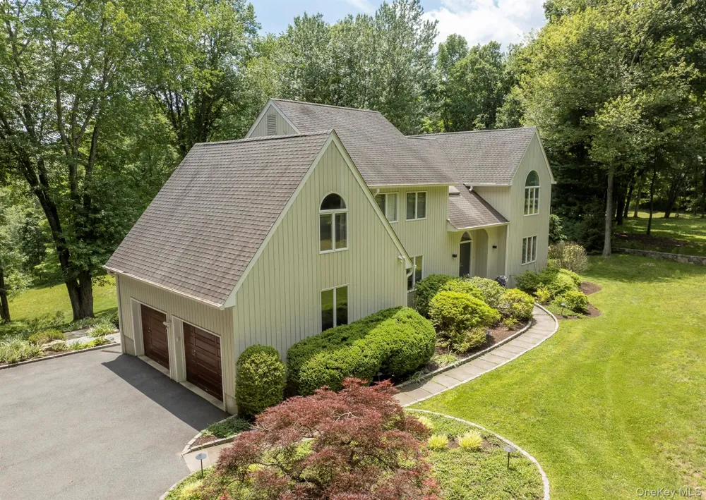 12 Hilltop Road Waccabuc, NY 10597