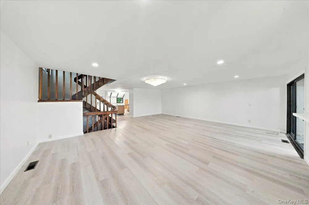 19 John Bean Court Port Washington, NY 11050