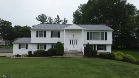 2 Tanglewood Dr