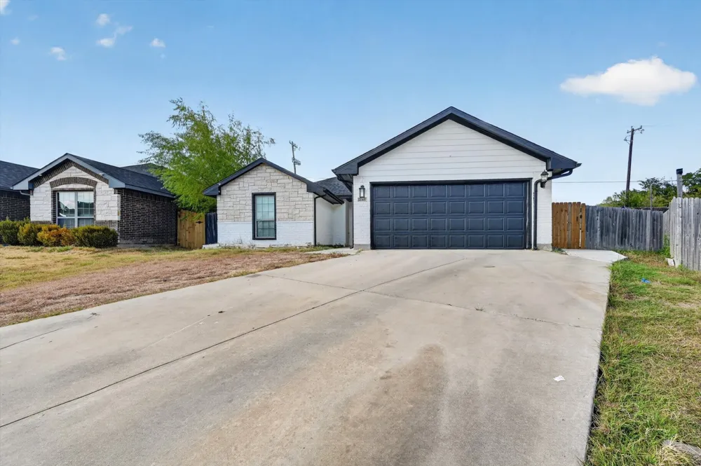2365 Old Leonard Street Fort Worth, TX 76119