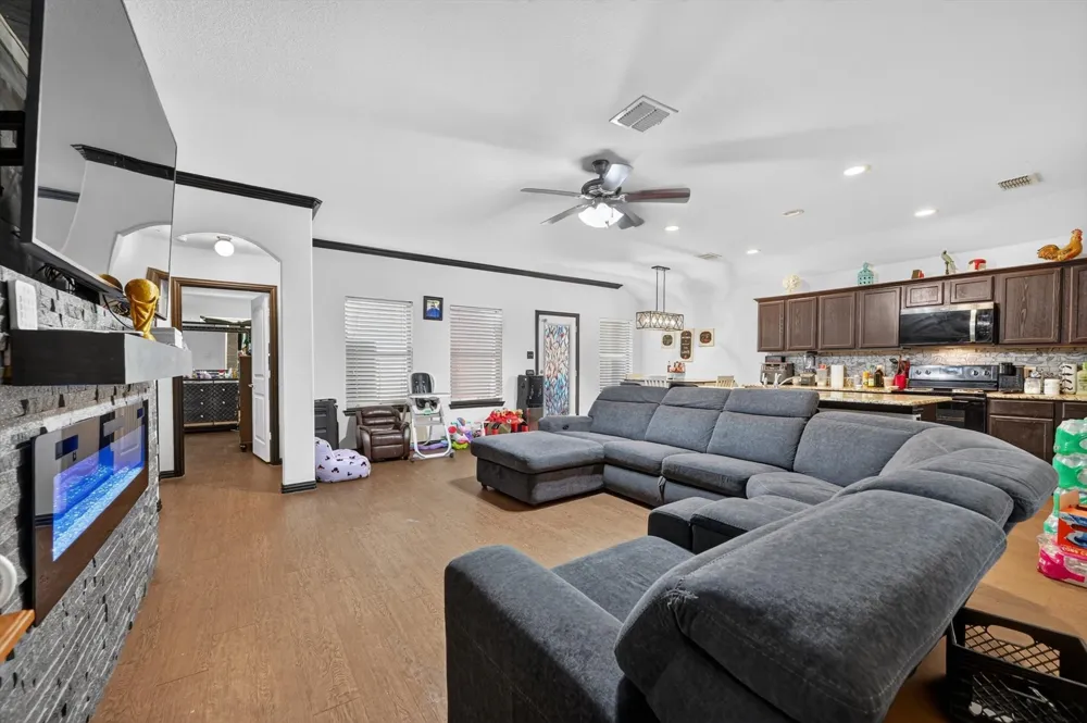 2365 Old Leonard Street Fort Worth, TX 76119