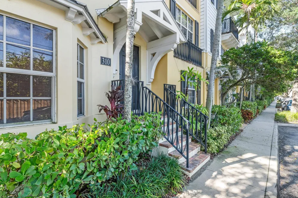 310 Tuxedo Lane West Palm Beach, FL 33401