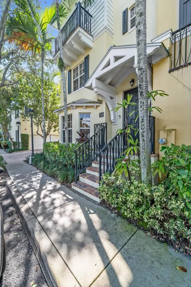 310 Tuxedo Lane West Palm Beach, FL 33401