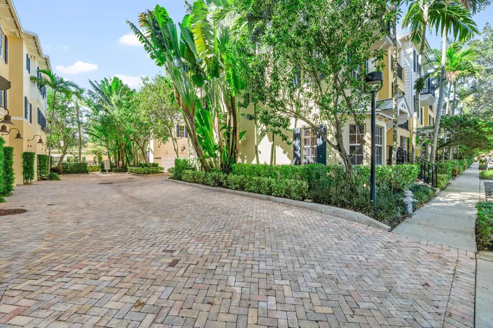 310 Tuxedo Lane West Palm Beach, FL 33401