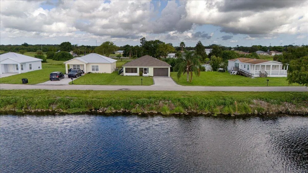 908 RIVERSIDE DRIVE SW Moore Haven, FL 33471