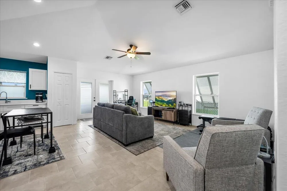908 RIVERSIDE DRIVE SW Moore Haven, FL 33471