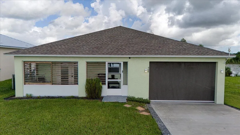 908 RIVERSIDE DRIVE SW Moore Haven, FL 33471