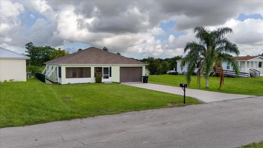 908 RIVERSIDE DRIVE SW Moore Haven, FL 33471