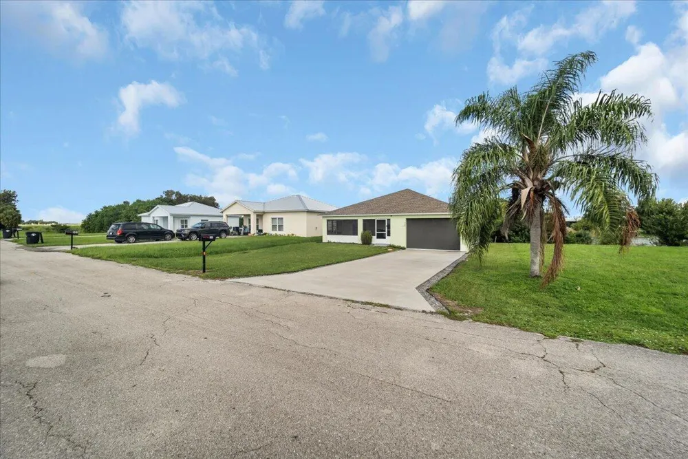 908 RIVERSIDE DRIVE SW Moore Haven, FL 33471
