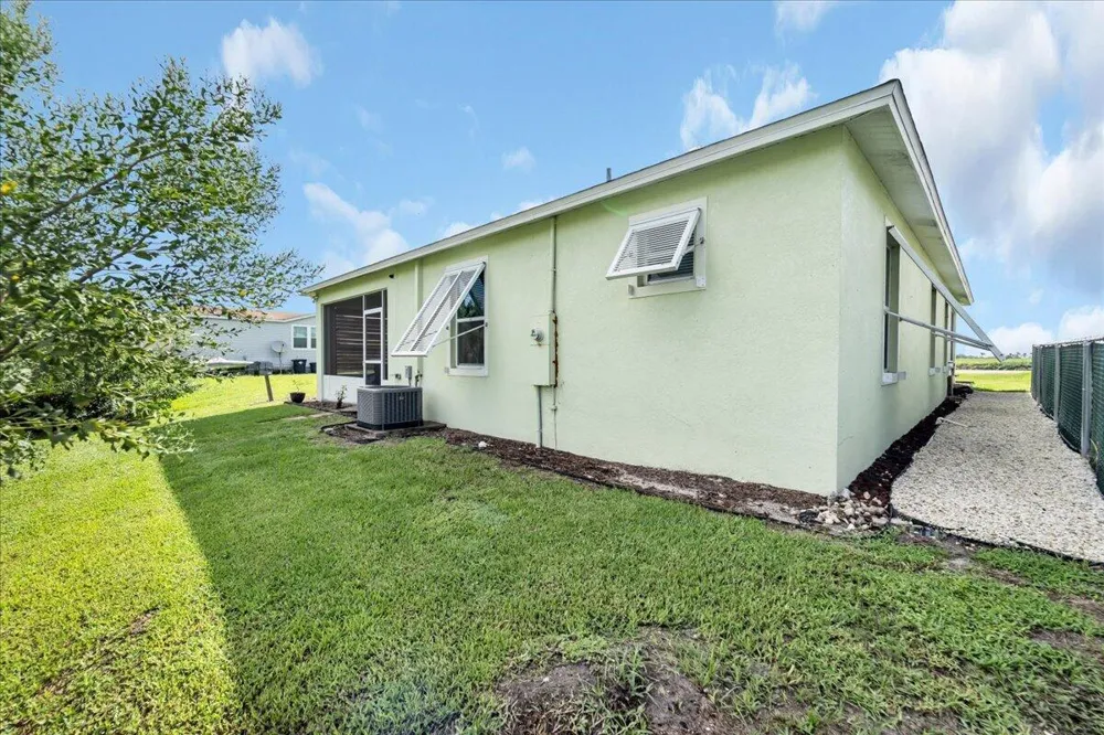 908 RIVERSIDE DRIVE SW Moore Haven, FL 33471