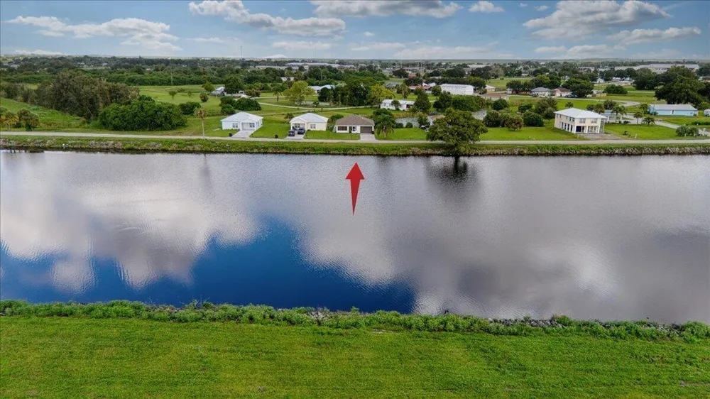 908 RIVERSIDE DRIVE SW Moore Haven, FL 33471