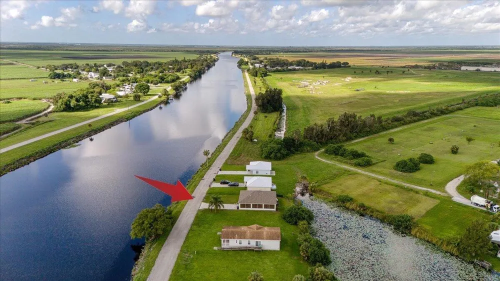 908 RIVERSIDE DRIVE SW Moore Haven, FL 33471