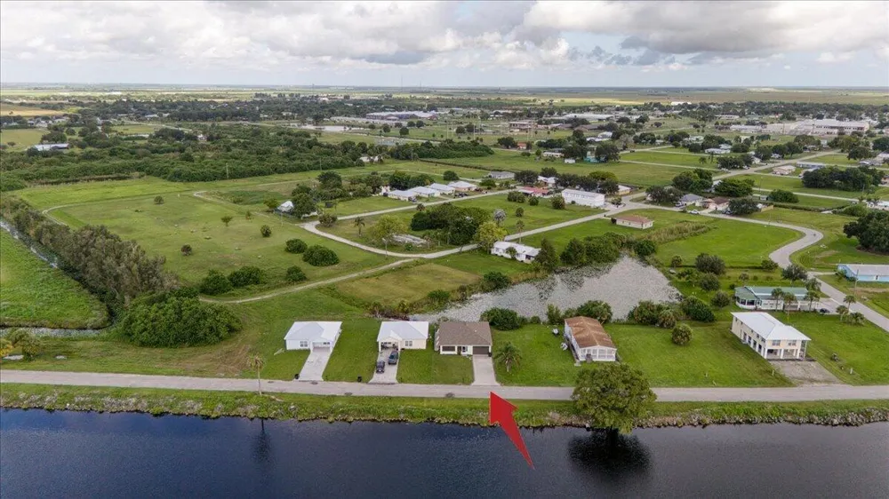 908 RIVERSIDE DRIVE SW Moore Haven, FL 33471
