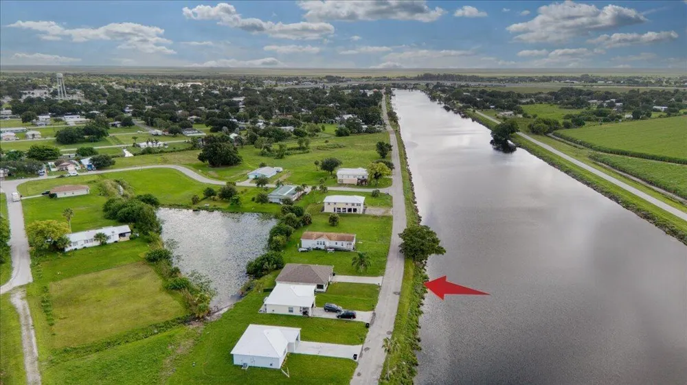 908 RIVERSIDE DRIVE SW Moore Haven, FL 33471