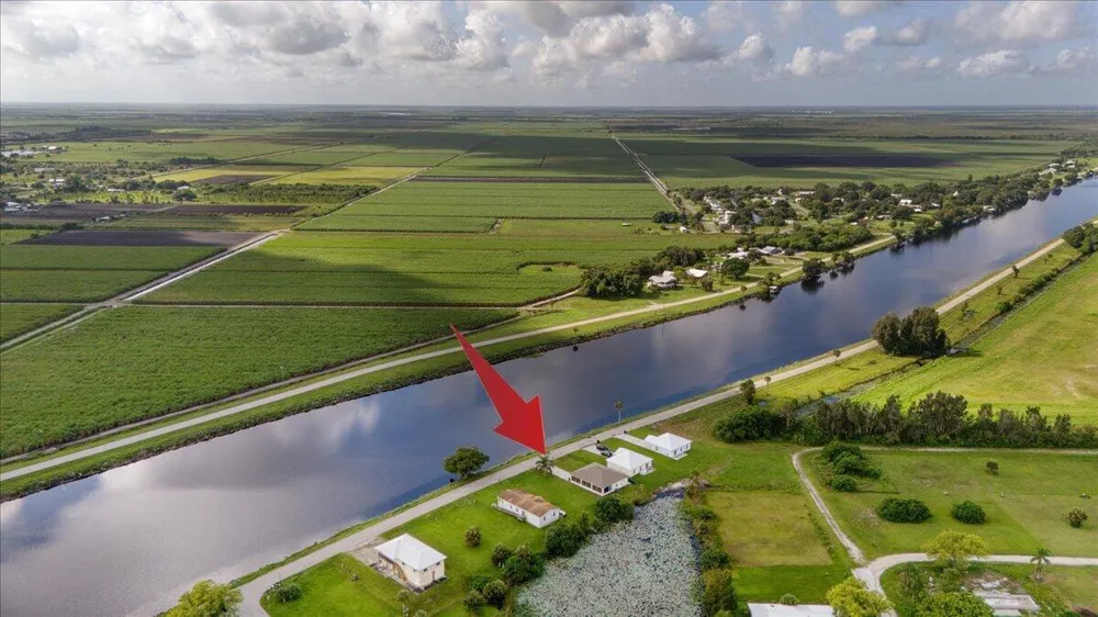 908 RIVERSIDE DRIVE SW Moore Haven, FL 33471