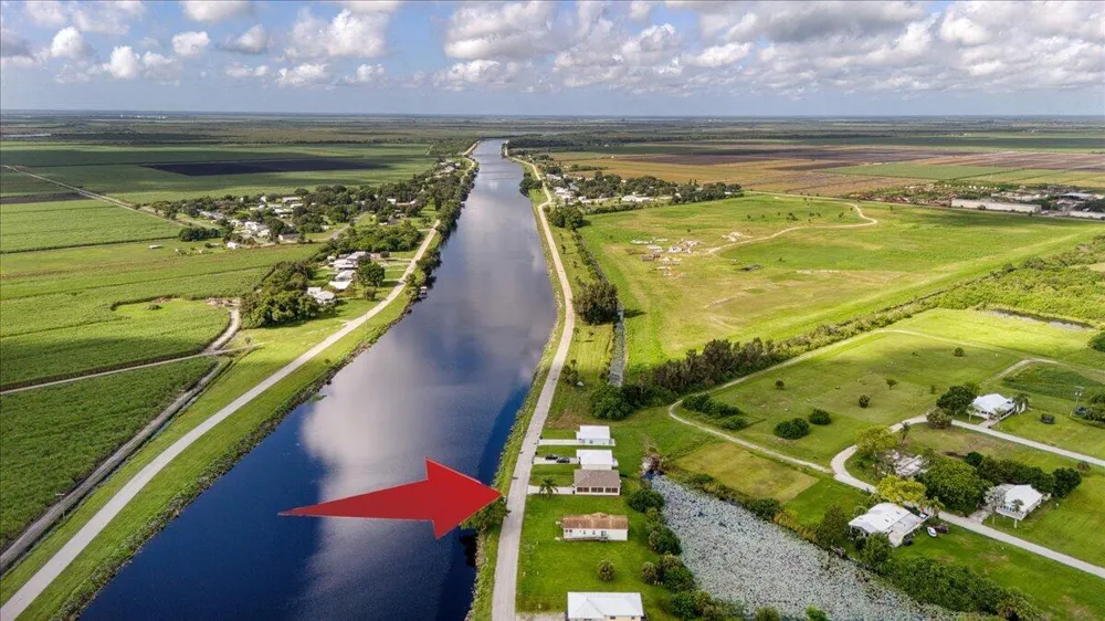 908 RIVERSIDE DRIVE SW Moore Haven, FL 33471
