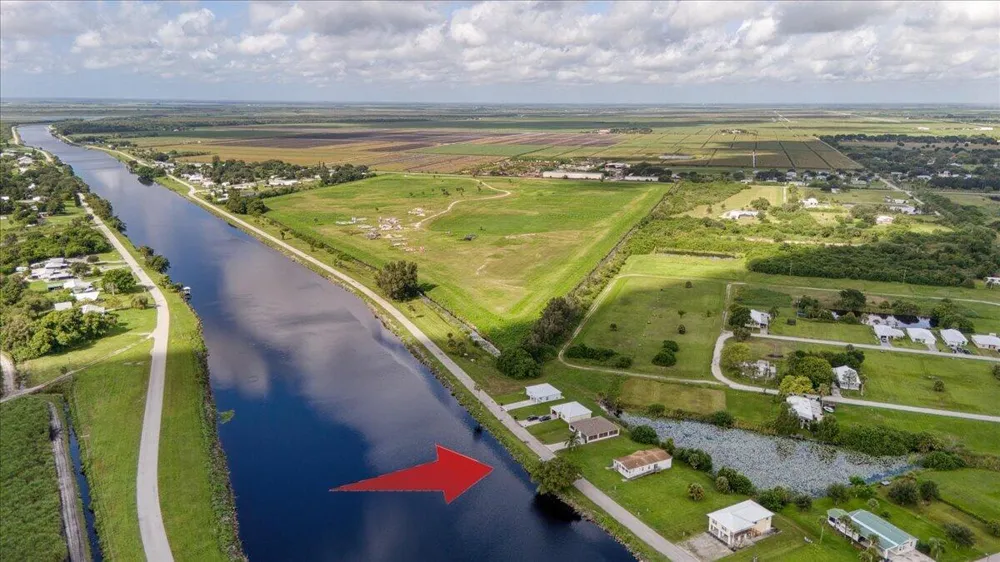 908 RIVERSIDE DRIVE SW Moore Haven, FL 33471