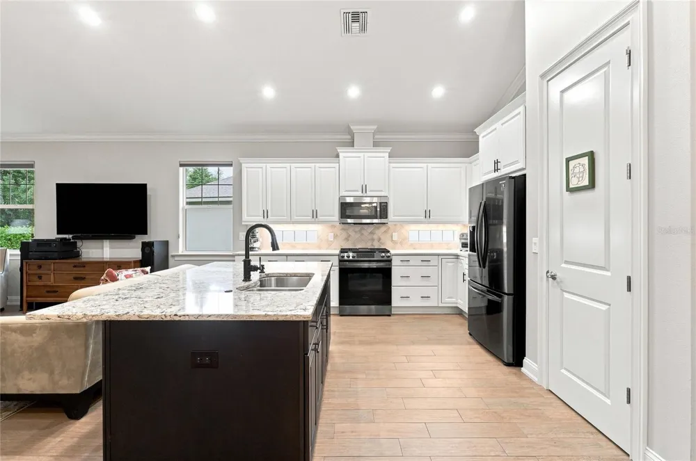 7851 LAKE JAMES BOULEVARD Lakeland, FL 33810