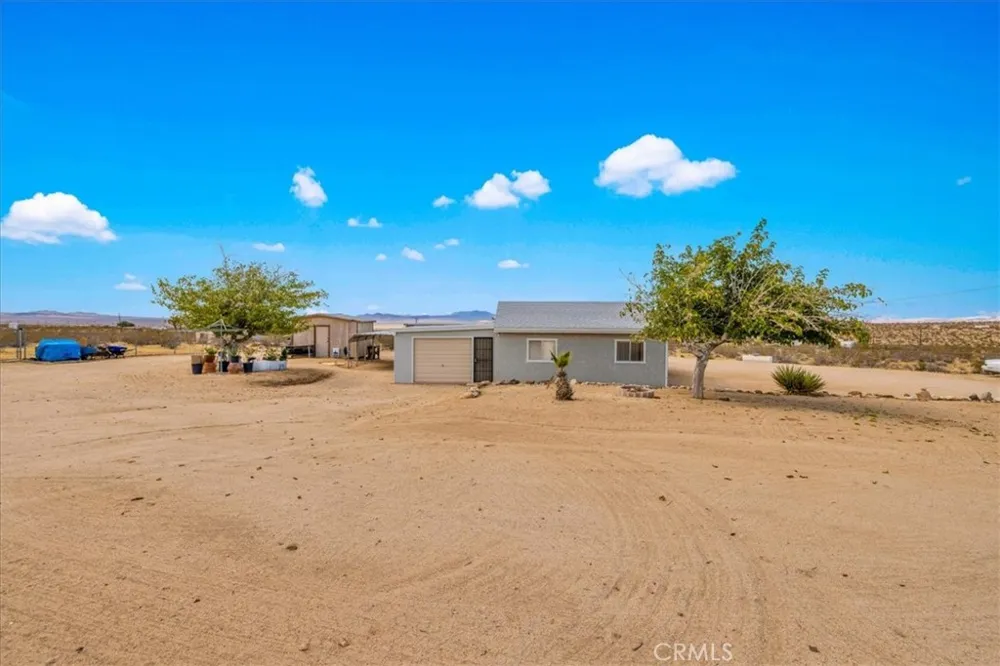 5566 Oleta Landers, CA 92285