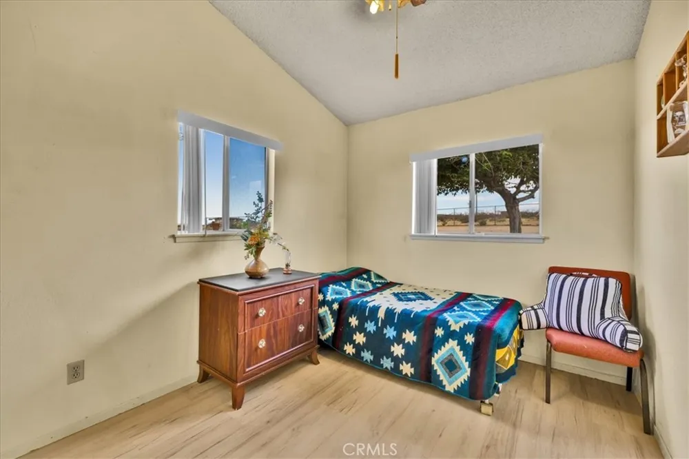 5566 Oleta Landers, CA 92285