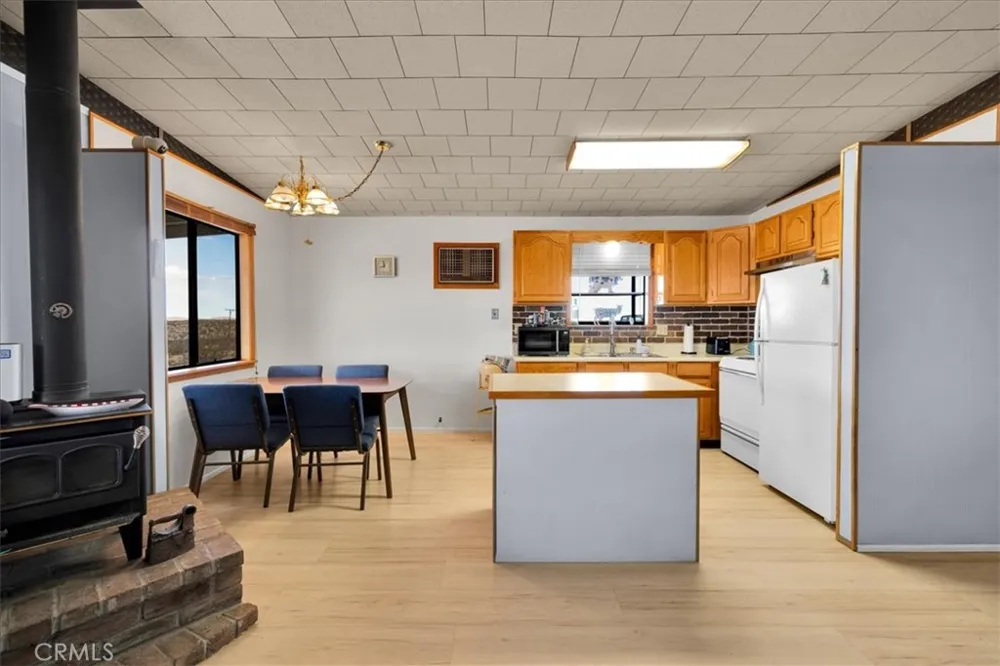 5566 Oleta Landers, CA 92285