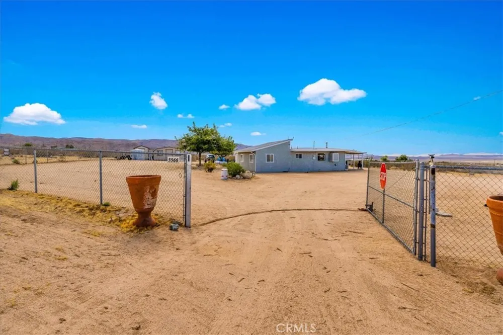 5566 Oleta Landers, CA 92285