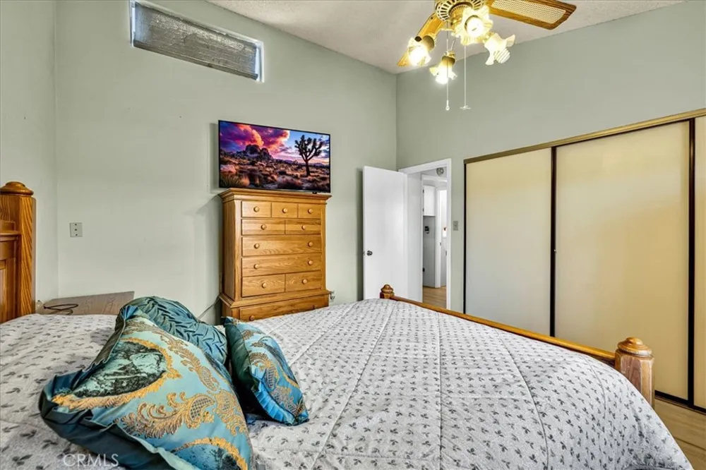 5566 Oleta Landers, CA 92285