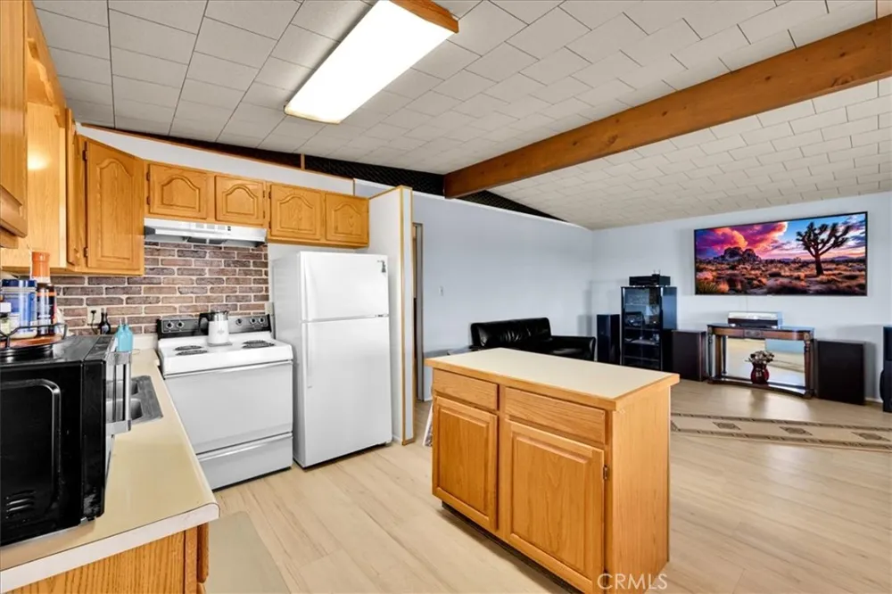 5566 Oleta Landers, CA 92285